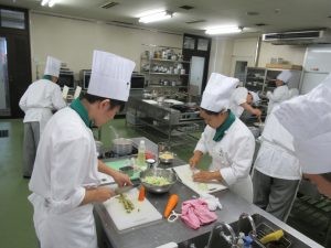 ユネスコスクールESDアシストプロジェクト「異文化（モンゴル）料理学習会」（協力 埼玉県国際交流協会）実施