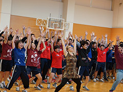 「ヤングアメリカンズ」のジャパンツアーが、明星中学校・高等学校を会場にして開催されました。