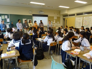 東京大学を中心に、世界中から留学に来ている学生さんが指導してくれます