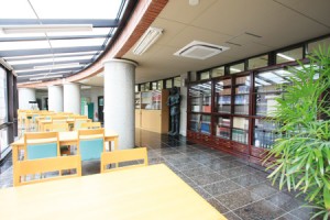 図書館テラス（自習コーナー）