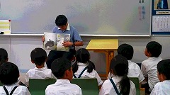 高校図書委員　小学校へのよみきかせ出張！