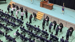 15.先生へ花束贈呈