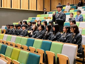 ターム留学帰国生の中等部修了式を行いました