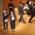 生徒たちからの大きな歓声が沸いた先生たちの合唱。前口上ももちろん先生