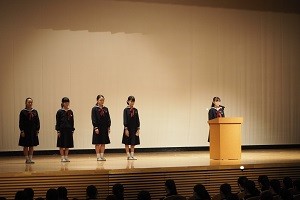 中学役員・委員任命式が行われました 