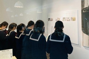 中学2年生が実践女子大学渋谷キャンパスで向田邦子文庫を見学しました