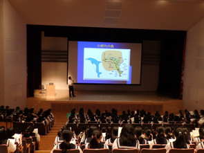 《中学2年》矢部和弘先生の講演会を聞きました