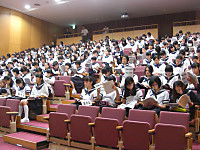 《中学2年》環境学習 岸由二先生による講演会を行いました