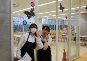 文化祭　中学生と展示クラブの発表の様子