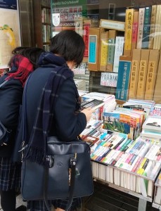 【図書委員会】図書館イベント「神保町へ行こう！」実施しました