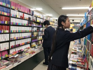 【図書委員会】選書ツアーに行ってきました