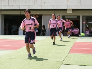 サッカー部員が駒沢女子大学DAYにボールパーソンとして参加しました