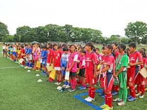 「第12回日テレ・ベレーザカップ 〜日野少女サッカー大会〜」の閉会式に参加しました。