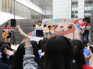 10月13日(土)、14日(日)、本校の文化祭「りんどう祭」がおこなわれました。