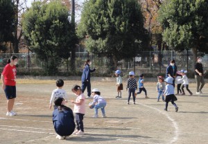 DSC01018 年少児と遊ぶ　高２