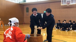 高3 合格祈願の餅つき大会を開催 