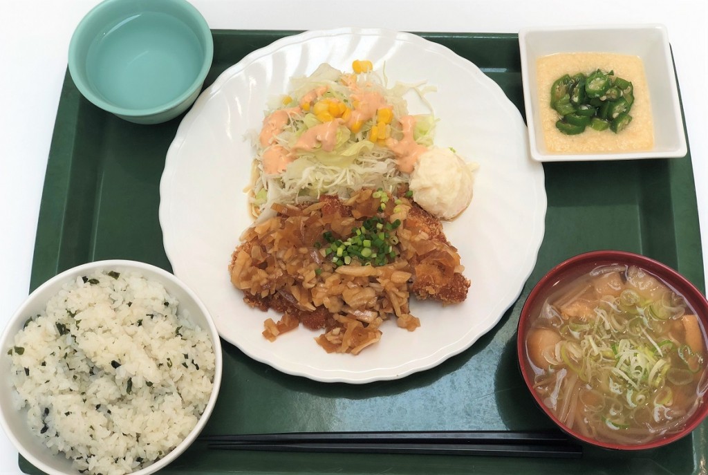 日替定食（肉）ポークカツ和風シャリアピンソース