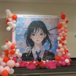 大きなGift Vol.5のイメージイラストボードの前では多くの来場者が記念撮影をしていた