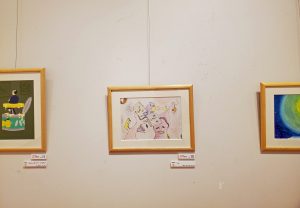 第9回yamatoイラストレーションデザインコンペ入選作品展に本校美術コースの生徒の作品が展示されました 男女共学 普通科6コース 新渡戸文化高等学校 学校公式ブログ エデュログ 第9回yamatoイラストレーションデザインコンペ入選作品展に本校美術コースの生徒の作品が展示されました 男女共学 普通科6コース 新渡戸文化高等学校 学校公式ブログ エデュログ