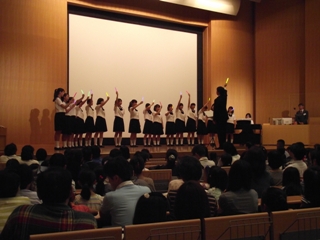 「多摩 la ナイト」での有志生徒の合唱