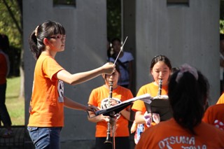 学園通りでの吹奏楽部による屋外コンサート