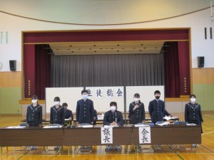 自分たちの学校は自分たちで「創造」する（中学・一貫生徒総会）