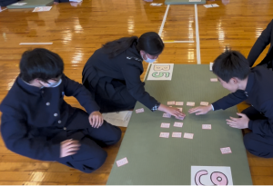 ２/１【埼玉平成中学校】生徒会主催：動と静が醸す伝統の｢第25回校内百人一首大会｣
