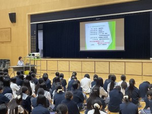 1年生対象　進路説明会・成城警察講話が行われました