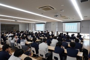 3年生対象『進路説明会』が行われました!