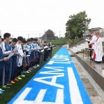 人工芝サッカー場完成感謝の祈り