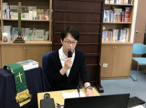 放送礼拝の様子（伊藤大輔教諭）