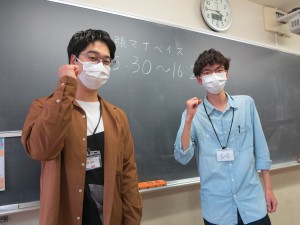 OB大学生チューターの齋藤君(左)と岩崎君(右)