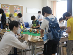 子どもたちと「未来の学校」を作る山本教諭