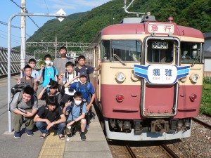 国鉄型観光急行と記念撮影(市振駅)