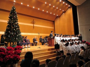 3校1園合同のクリスマツツリー点火式、祈りをともに捧げます