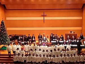 駒込3校1園が集い、クリスマスツリー点火式を行いました