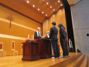 始業式後に表彰を受ける高校1年生たち