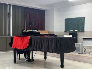 1026池谷①　和田さんピアノ練習
