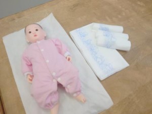 1003三島　新生児人形を使って