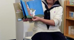 1023三島　絵本の読み聞かせ (1)