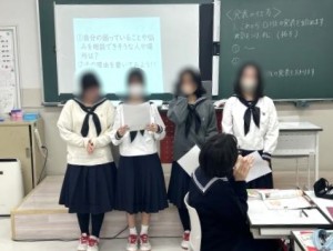 1016篠宮　高１保健発表の様子