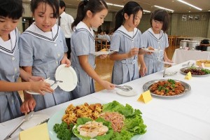 ビュッフェ会食が行われました。