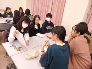 白梅学園大学の授業に参加しました。