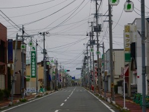 南相馬市　立ち入りが制限され人影のない商店街
