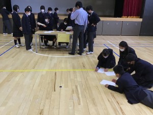 学校の歴史クイズコーナー