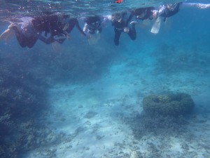 ハートの珊瑚と記念撮影