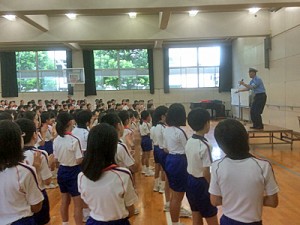 夏休みの安全な過ごし方を学ぶ…中野警察安全講習