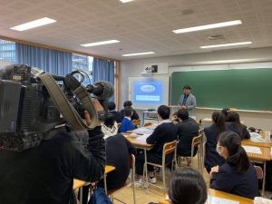 本校山本教諭が麹町中学校で授業