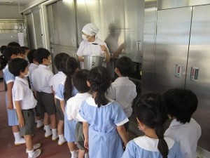 東星学園　校長　大矢正則　清瀬　私立　小学校　給食室見学(4)