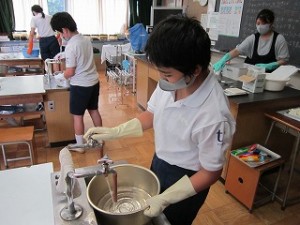 清瀬　私立　小学校　東星学園　大矢正則校長　洗濯実習(2)